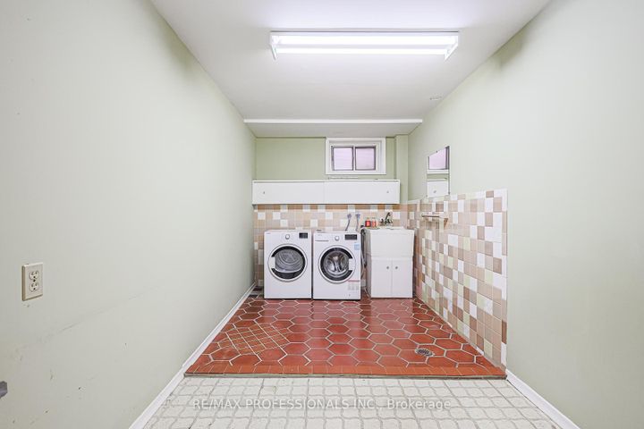 Photo 37 at 55 Old Burnhamthorpe Road, Markland Wood, Toronto