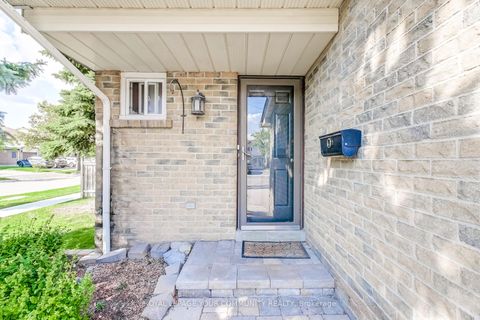 Photo 4 at 17 Truro Crescent, Milliken, Toronto Photo 4 at 17 Truro Crescent, Milliken, Toronto