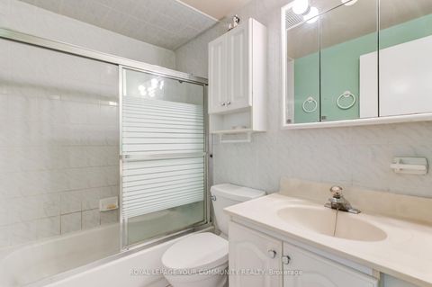 Photo 15 at 17 Truro Crescent, Milliken, Toronto Photo 15 at 17 Truro Crescent, Milliken, Toronto