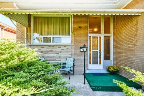 Photo 2 at 5 Bolger Place, Clairville, Toronto
