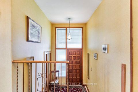 Photo 3 at 5 Bolger Place, Clairville, Toronto