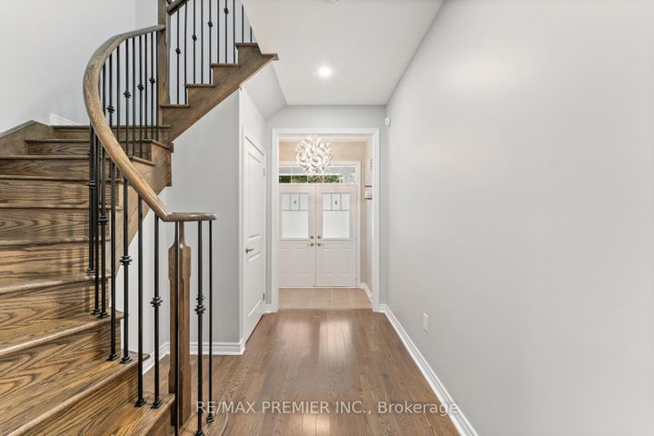 Photo 6 at 71 Hoey Crescent, GO Glenorchy, Oakville