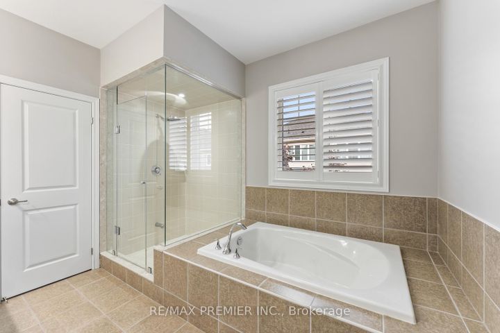 Photo 29 at 71 Hoey Crescent, GO Glenorchy, Oakville