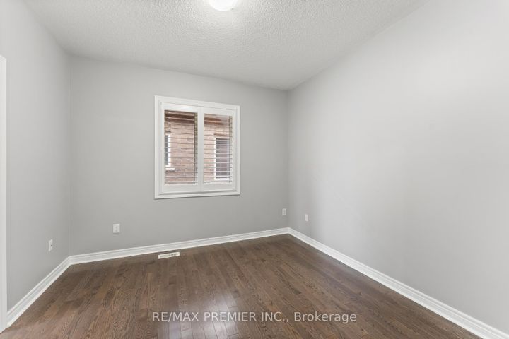 Photo 32 at 71 Hoey Crescent, GO Glenorchy, Oakville