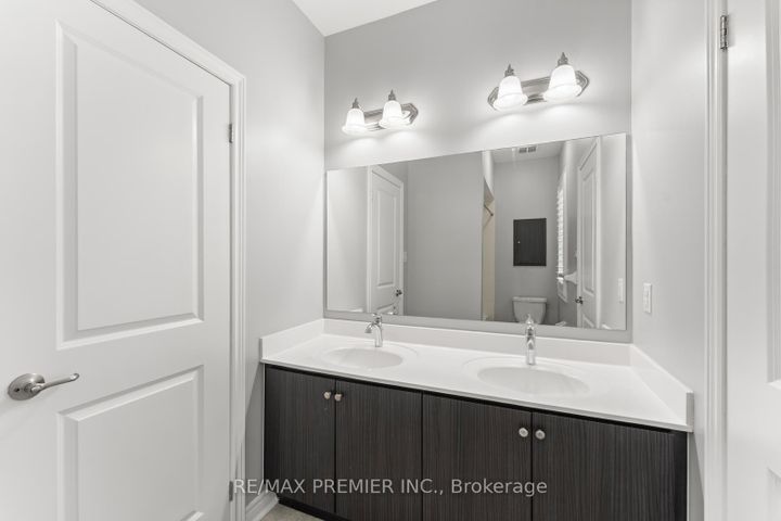 Photo 33 at 71 Hoey Crescent, GO Glenorchy, Oakville
