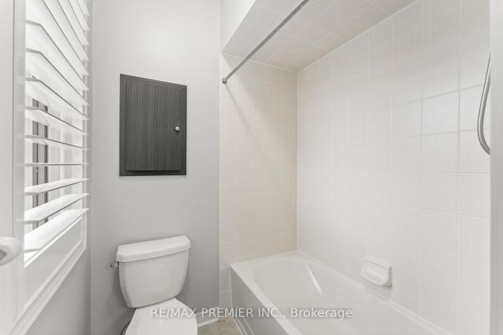 Photo 34 at 71 Hoey Crescent, GO Glenorchy, Oakville