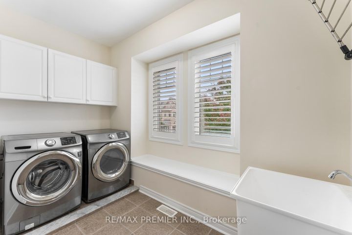 Photo 36 at 71 Hoey Crescent, GO Glenorchy, Oakville