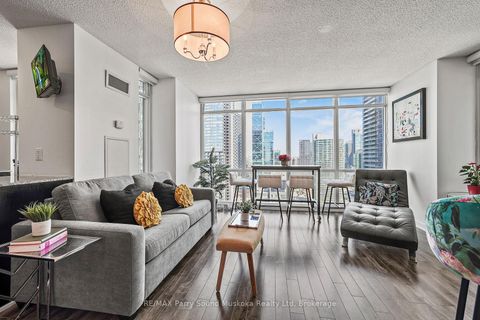 Photo 2 at 11 Brunel Court, Waterfront Communities C1, Toronto