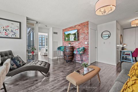 Photo 4 at 11 Brunel Court, Waterfront Communities C1, Toronto