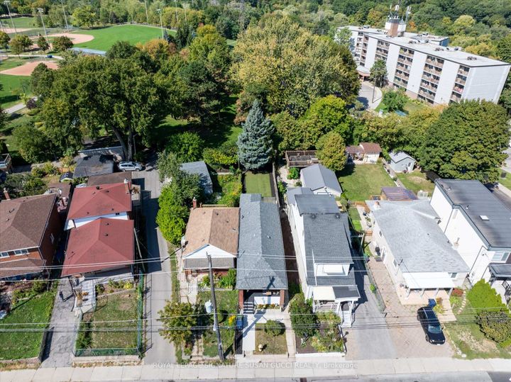 Photo 1 at 972 Cosburn Avenue, Lumsden, Toronto