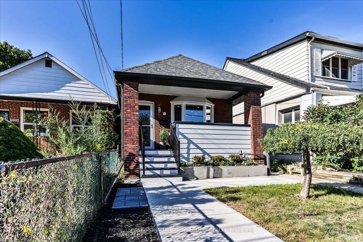Photo 4 at 972 Cosburn Avenue, Lumsden, Toronto