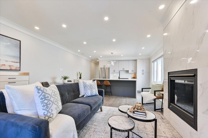 Photo 10 at 972 Cosburn Avenue, Lumsden, Toronto