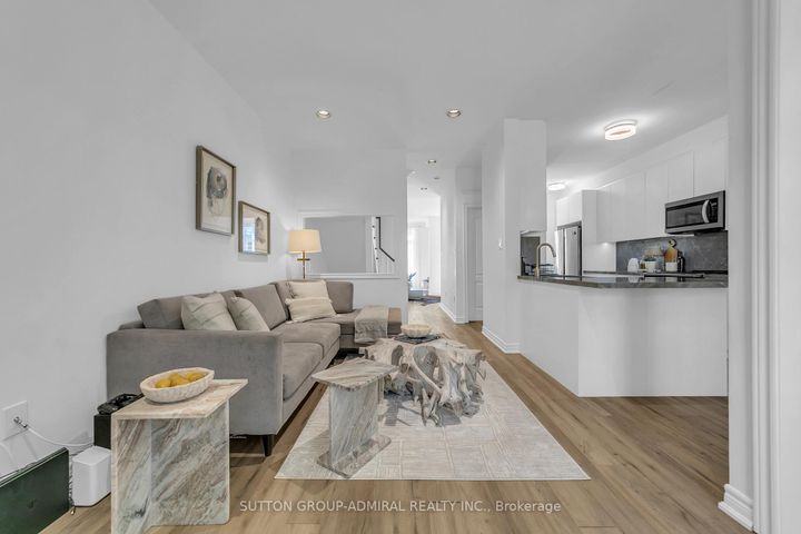 Photo 7 at 64 - 255 Shaftsbury Avenue, Westbrook, Richmond Hill