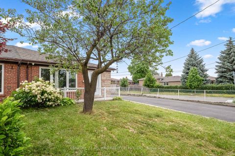 Photo 2 at 84 Goldsboro Road, Humber Summit, Toronto