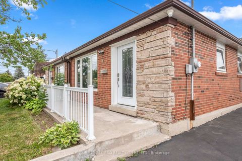 Photo 3 at 84 Goldsboro Road, Humber Summit, Toronto