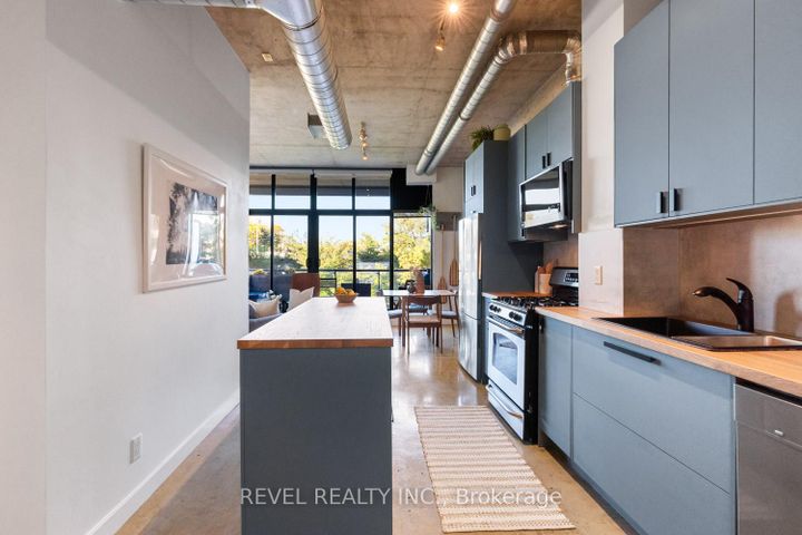 Photo 2 at 204 - 369 Sorauren Avenue, Roncesvalles, Toronto