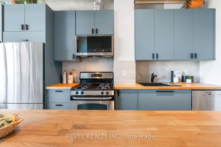 Photo 5 at 204 - 369 Sorauren Avenue, Roncesvalles, Toronto