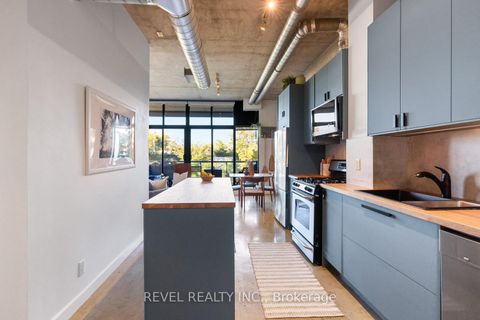 Photo 2 at 204 - 369 Sorauren Avenue, Roncesvalles, Toronto