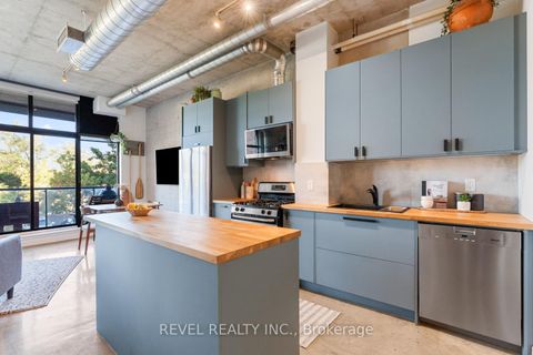 Photo 3 at 204 - 369 Sorauren Avenue, Roncesvalles, Toronto