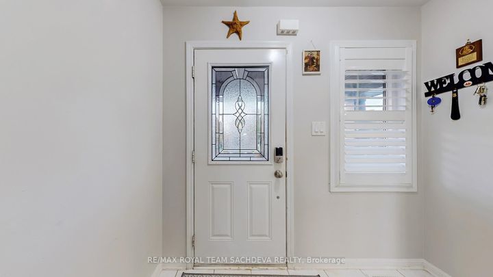 Photo 3 at 1809 Parkhurst Crescent, Duffin Heights, Pickering