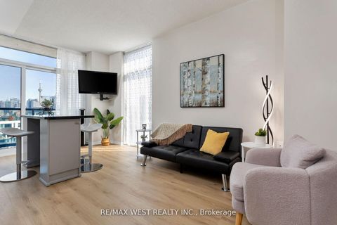 Photo 9 at 1621E - 36 LISGAR Street, Little Portugal, Toronto