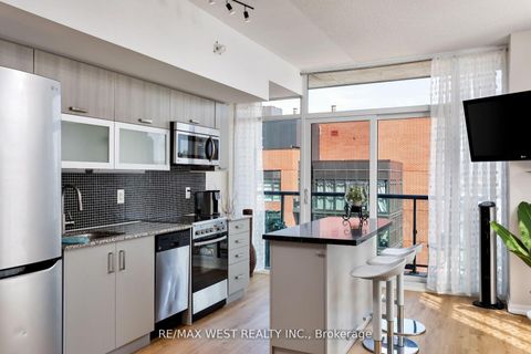 Photo 10 at 1621E - 36 LISGAR Street, Little Portugal, Toronto