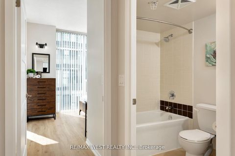 Photo 20 at 1621E - 36 LISGAR Street, Little Portugal, Toronto