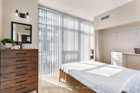Photo 22 at 1621E - 36 LISGAR Street, Little Portugal, Toronto