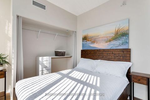 Photo 23 at 1621E - 36 LISGAR Street, Little Portugal, Toronto