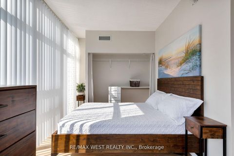 Photo 24 at 1621E - 36 LISGAR Street, Little Portugal, Toronto