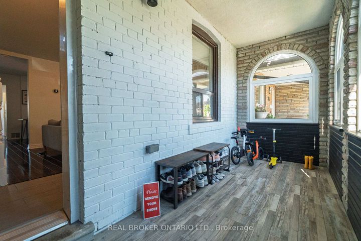 Photo 3 at 204 Earlscourt Avenue W, Davenport, Toronto