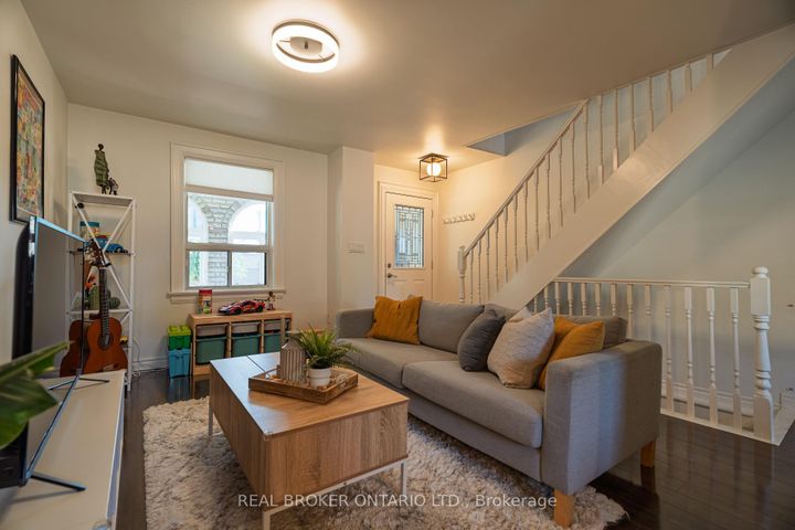 Photo 8 at 204 Earlscourt Avenue W, Davenport, Toronto