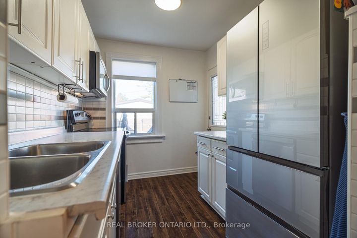 Photo 18 at 204 Earlscourt Avenue W, Davenport, Toronto