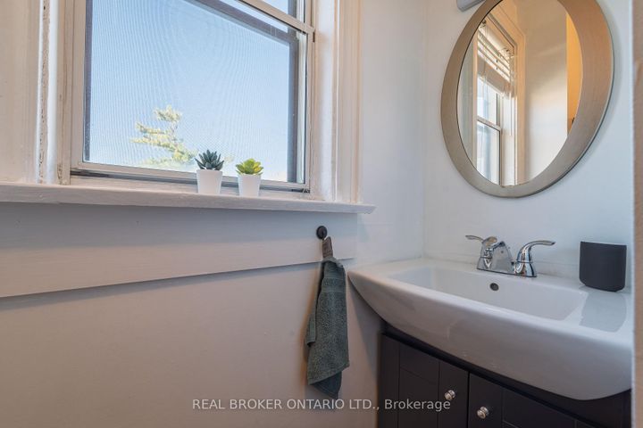 Photo 31 at 204 Earlscourt Avenue W, Davenport, Toronto