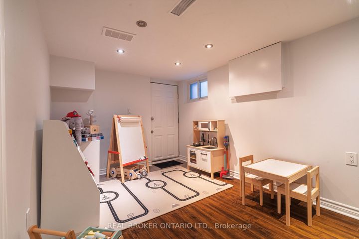 Photo 36 at 204 Earlscourt Avenue W, Davenport, Toronto