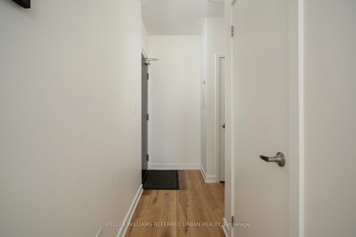 Photo 5 at 405 - 205 Manning Avenue, Bellwoods, Toronto