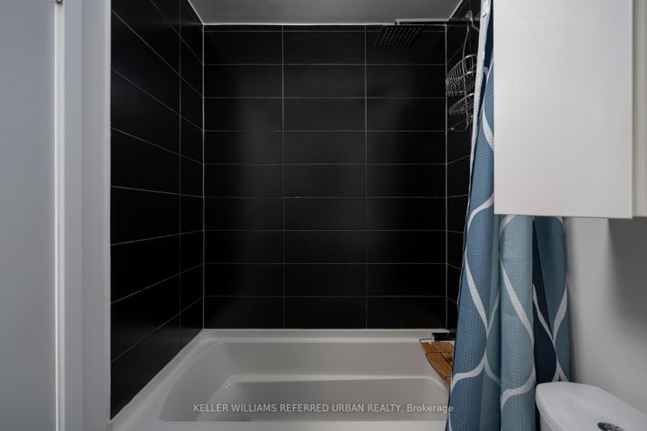 Photo 9 at 405 - 205 Manning Avenue, Bellwoods, Toronto