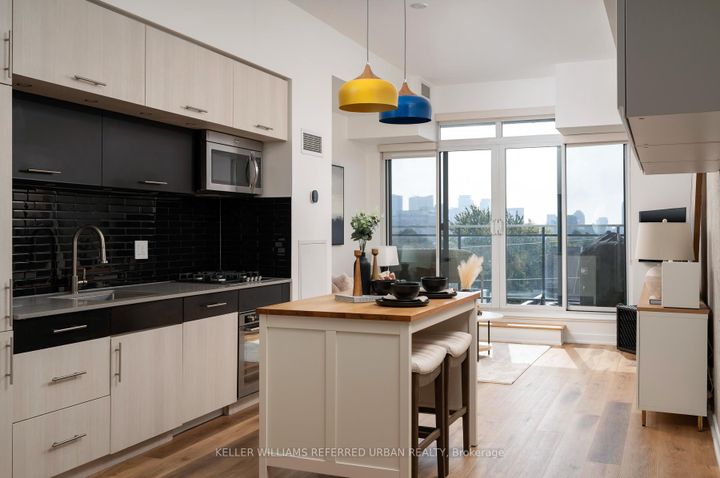Photo 11 at 405 - 205 Manning Avenue, Bellwoods, Toronto