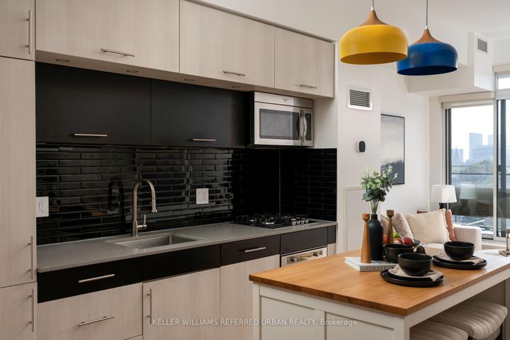 Photo 15 at 405 - 205 Manning Avenue, Bellwoods, Toronto