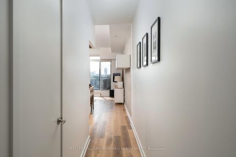 Photo 10 at 405 - 205 Manning Avenue, Bellwoods, Toronto