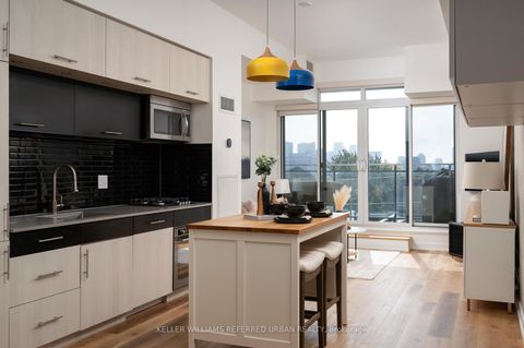 Photo 11 at 405 - 205 Manning Avenue, Bellwoods, Toronto