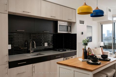 Photo 15 at 405 - 205 Manning Avenue, Bellwoods, Toronto