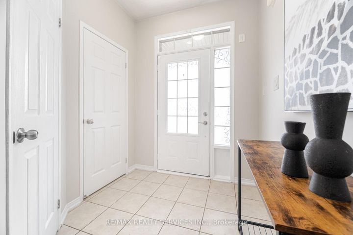 Photo 5 at 162 Sussexvale Drive, Wellington, Brampton