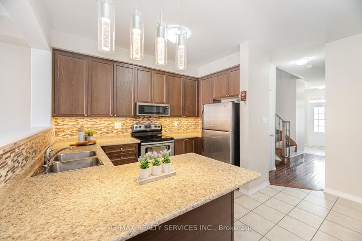 Photo 7 at 162 Sussexvale Drive, Wellington, Brampton