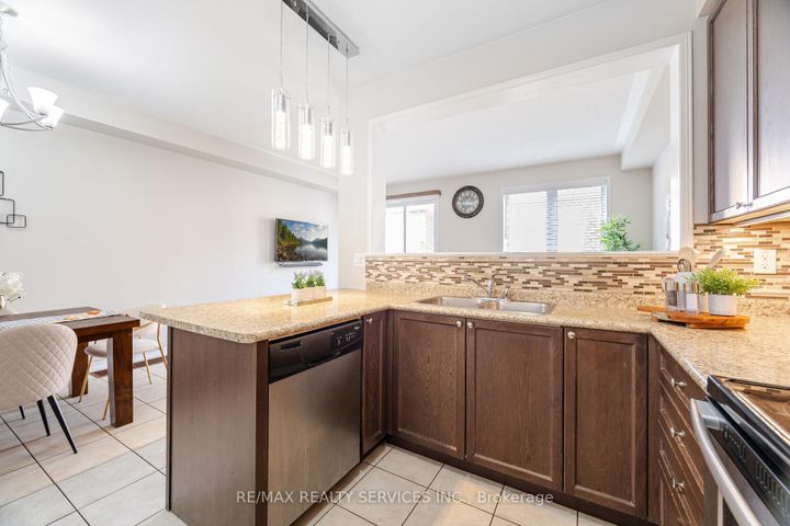 Photo 9 at 162 Sussexvale Drive, Wellington, Brampton