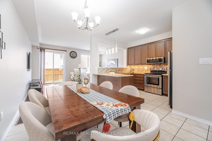Photo 13 at 162 Sussexvale Drive, Wellington, Brampton