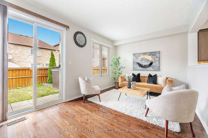 Photo 14 at 162 Sussexvale Drive, Wellington, Brampton
