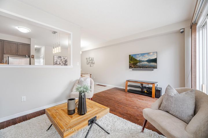 Photo 17 at 162 Sussexvale Drive, Wellington, Brampton