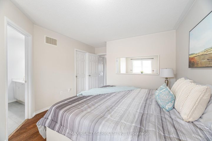Photo 24 at 162 Sussexvale Drive, Wellington, Brampton