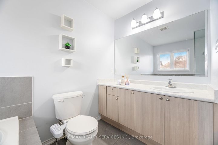 Photo 25 at 162 Sussexvale Drive, Wellington, Brampton